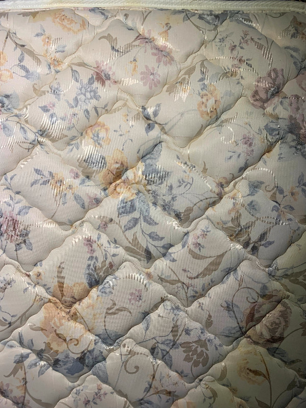 Vintage Eldorado Single Mattress / Perfect Slumber in Beds & Mattresses in St. Albert