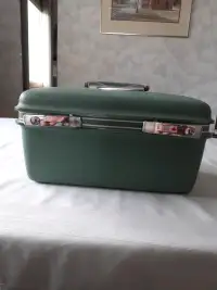 MAKEUP CASE or Overnight case