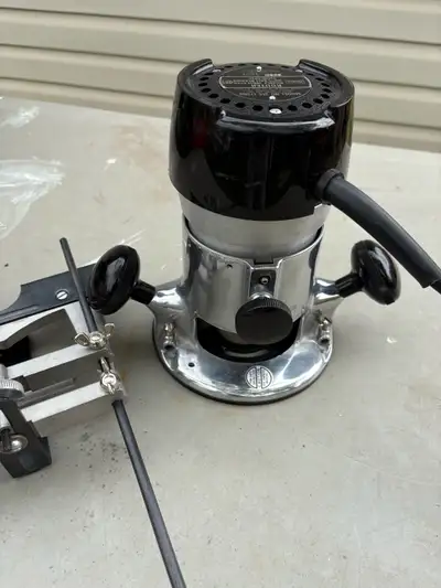 Commercial craftsman Router with edge guide