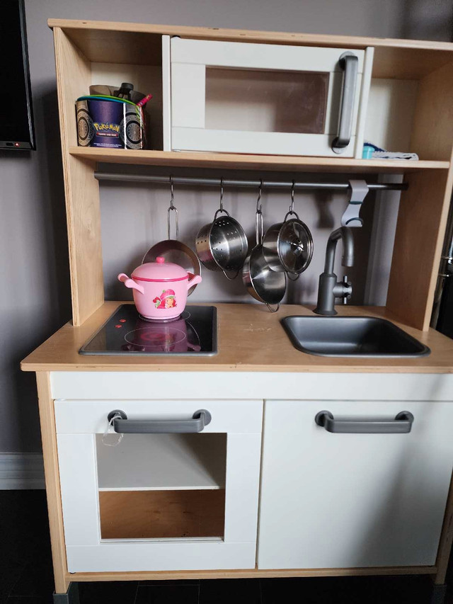 Kids Kitchen set. Stove lights don't work. in Toys in Markham / York Region - Image 3