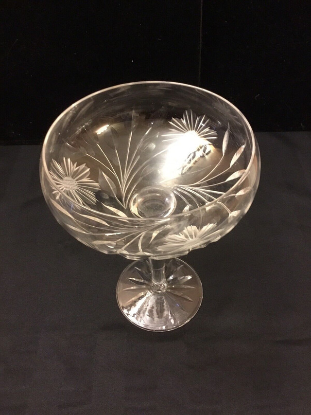 HAND CUT CRYSTAL CANDY DISH 8”  in Arts & Collectibles in Mississauga / Peel Region - Image 3