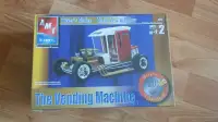 New Sealed AMT Buyer's Choice The Vending Machine Show Car Kit
