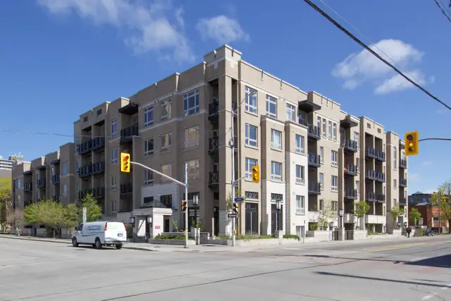 Fully Furnished Modern 3rd Floor Studio Apartment in Centertown