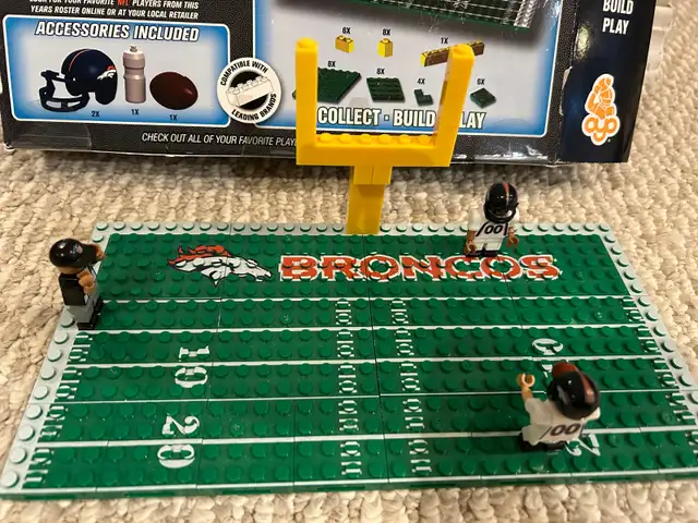 Denver Broncos LEGO - 2 sets  in Toys & Games in Winnipeg - Image 3