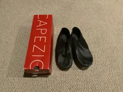 Dance Jazz shoes child size 9M, View more