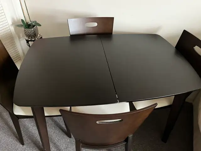 Dinning Table real wood with 4 chairs in Dining Tables & Sets in City of Toronto - Image 5