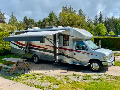 2009 Triple E Regency GT28DB Made in Canada by Triple E & Quality Construction through out Excellent...