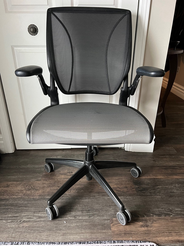 Humanscale full mesh black and grey in Chairs & Recliners in Oakville / Halton Region