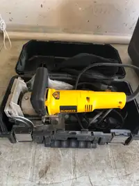 Dewalt DW682 Heavy Duty 6.5 Amp Corded 4" Plate Joiner with Case