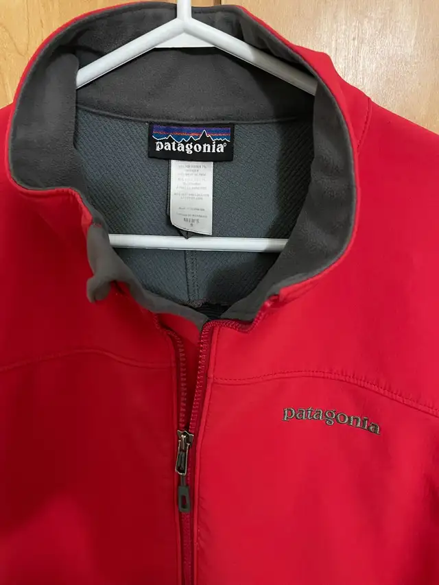 Patagonia Men’s Polartec Jacket Small Read Description in Men's in Calgary - Image 3