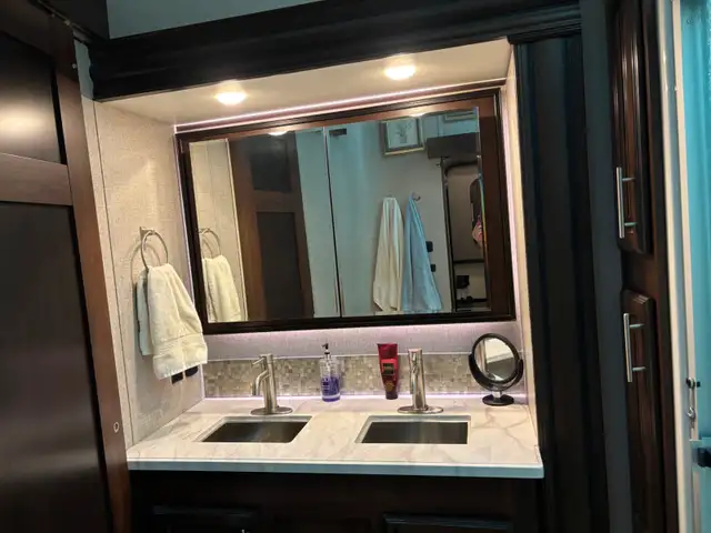 Rare front living room: 2019 Jayco North Point in Travel Trailers & Campers in Red Deer - Image 13