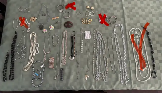 Jewelry cleanout!!! Message for individual pricing  in Jewellery & Watches in Calgary - Image 4
