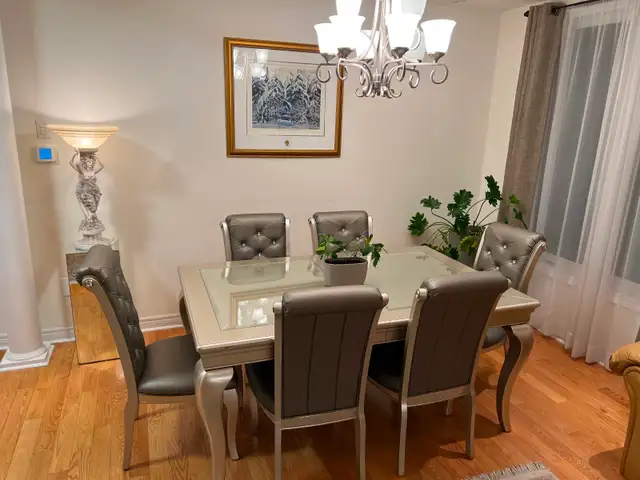 Dinning set in Dining Tables & Sets in Markham / York Region - Image 3