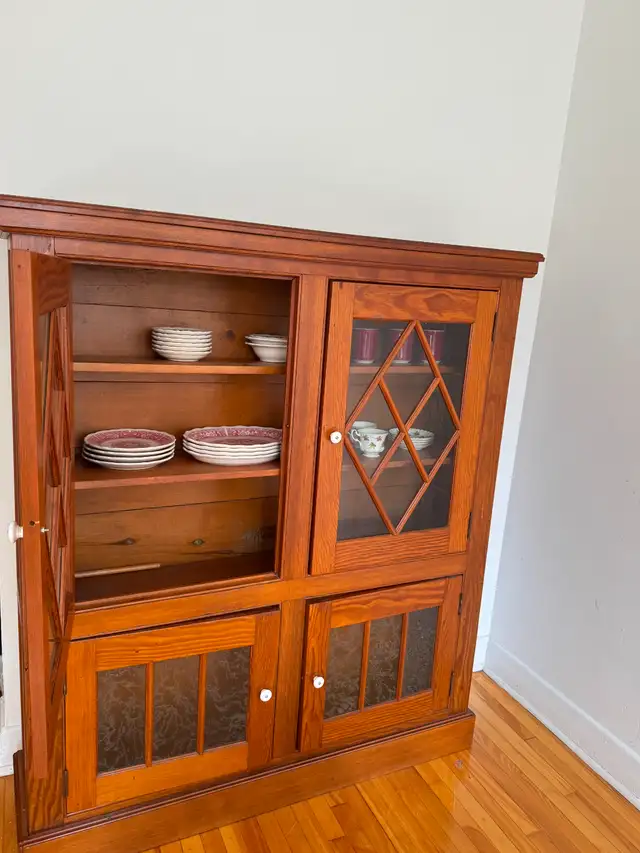 Armoire antiquité | Arts & Collectibles | Laval / North Shore | Free ...