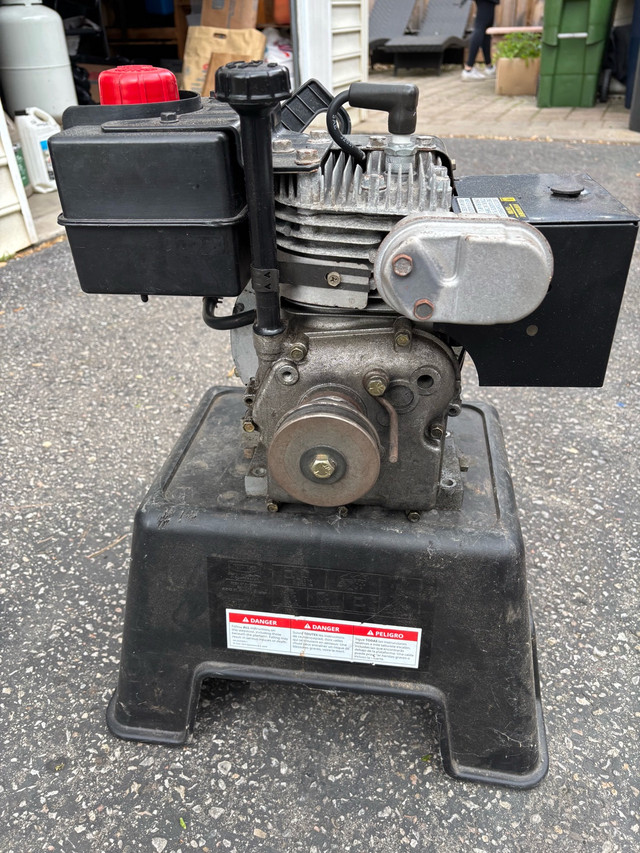 Two 5 HP Tecumseh Engines in Lawnmowers & Leaf Blowers in City of Toronto - Image 2