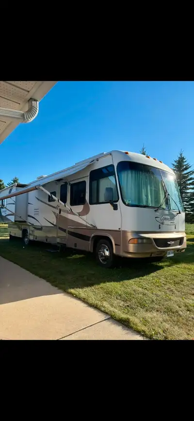 2002 Class A, Triple E CommanderMotorhome 35 foot Ford F550 super duty 6.8L. V1 Gas Low kms, 128,252...