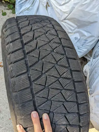Bridgestone Blizzak DM V2 235/55 R20 Used 1 season, excellent condition