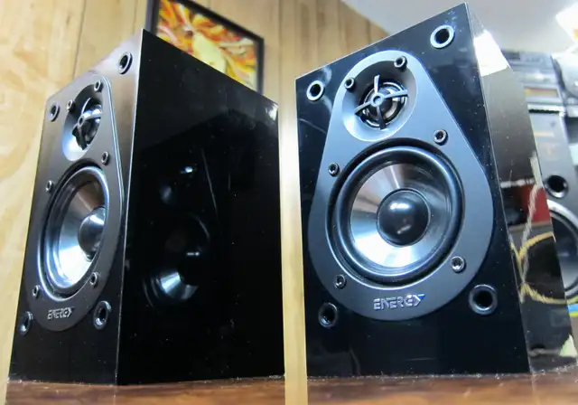 ENERGY TAKE CLASSIC 2 MINI BOOKSHELF SPEAKERS STEREO OR SURROUND in Speakers in Ottawa - Image 5