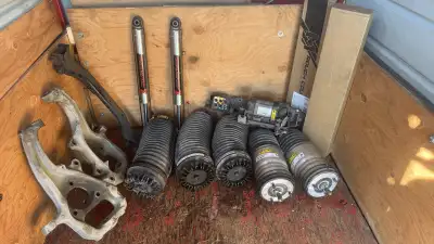 Je vends un ensemble complet de pièces de suspension pneumatique pour un Ram 1500 2015. Cet ensemble...