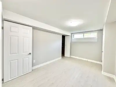 2 Bedrooms Basement apartment - Pharmacy & Sheppard inter
