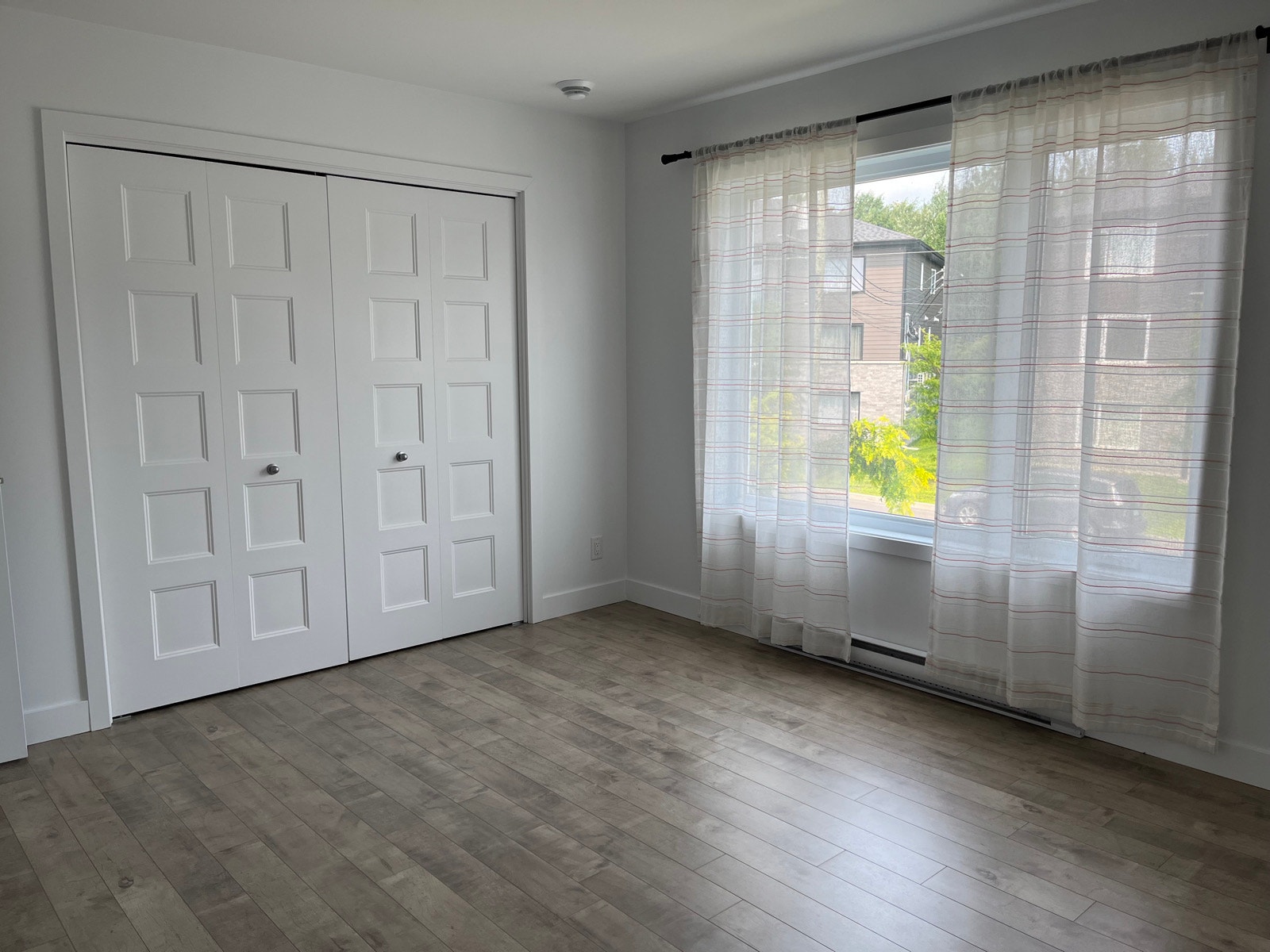 381–397 Rue Grande Allée — photo 2