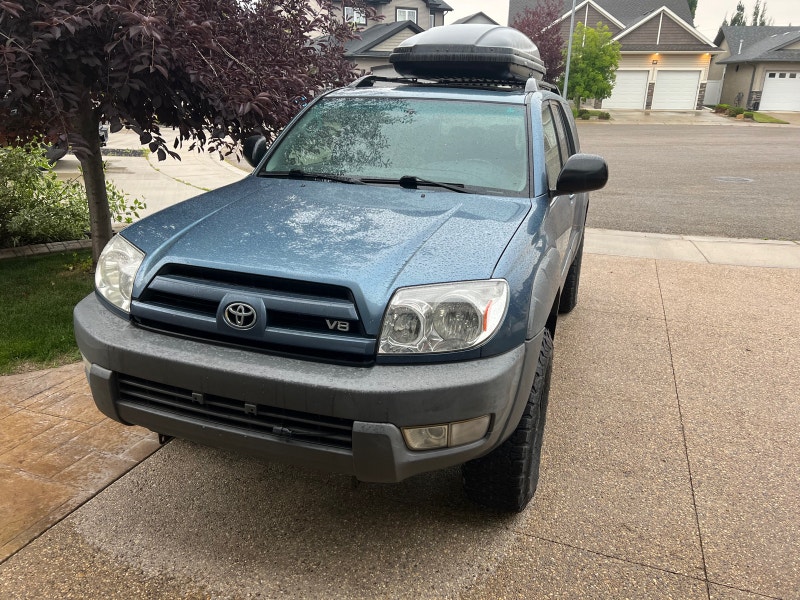 V8 4Runner (roof top carrier not included) Cars & Trucks Red Deer