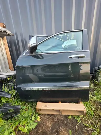 Left front driver side door with mirror 2011 JEEP GRAND CHEROKEE LIMITED