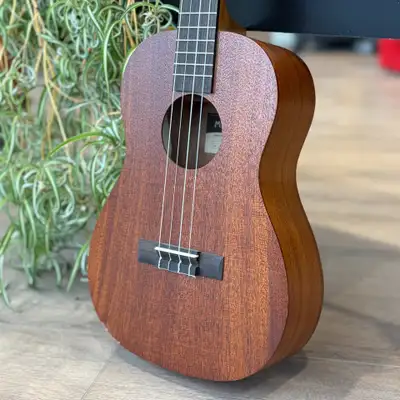 Makala MK-B - Ukulélé bariton, View more