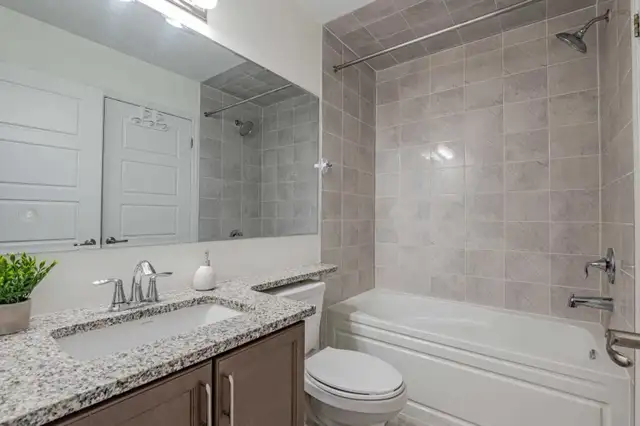 2 Bedroom Townhouse For Rent in Oakville $3000 OBO63251763386497121