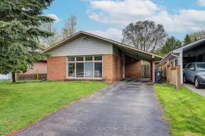 Offered @ $849,900 = $3326/Month Welcome to this STUNNING UPGRADED 3+1 bedroom home in Scarborough's...
