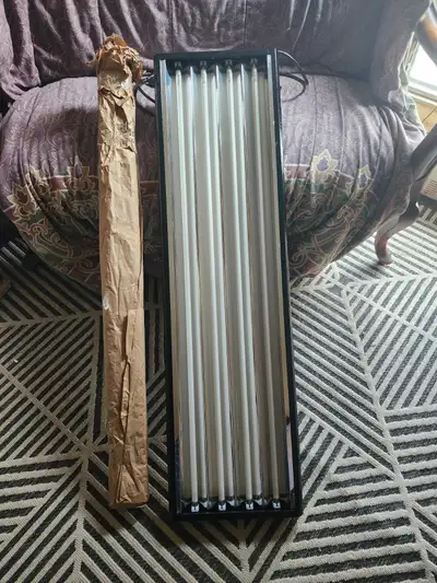 4ft mini tube grow light fixture. Light weight, easy to hang, low energy use. Duel on/off switches....