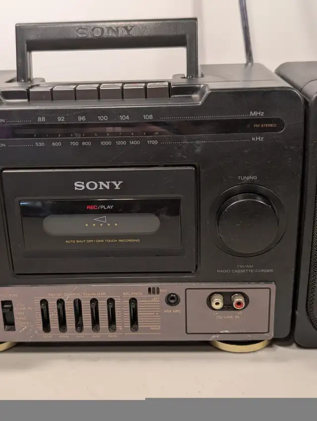 Vintage Sony CFS-1030 BOOMBOX Stereo Tape Player needs fix in Stereo Systems & Home Theatre in Markham / York Region - Image 8