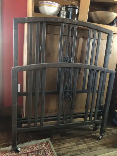 Très beau lit jumeau antique , View more