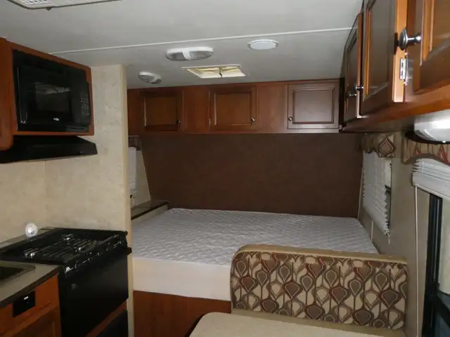 RV's, Campers & Trailers in Travel Trailers & Campers in Cranbrook - Image 8