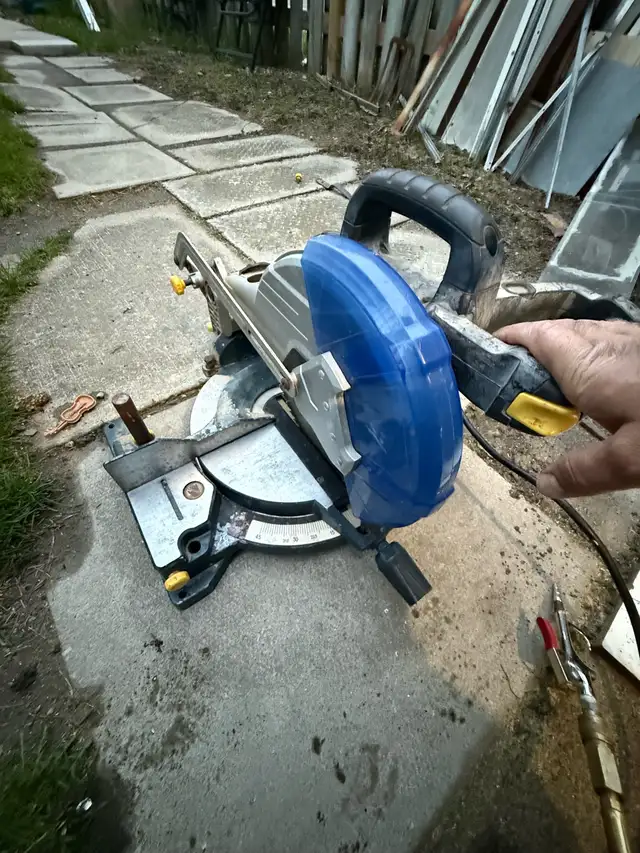 Mitre Saw 10” used working condition pickup only @ Glynn rd ajax in Power Tools in Oshawa / Durham Region - Image 4