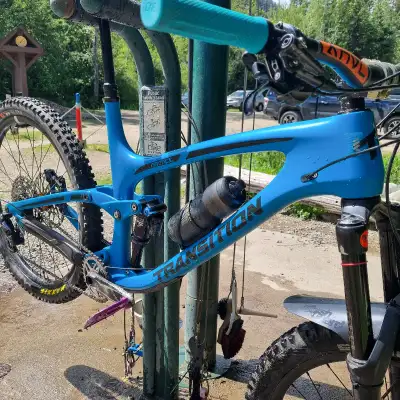 Transition Patrol Carbon 2019 XL Enduro Mountain Bike **Available:** - Golden: July 20th to 21st - J...