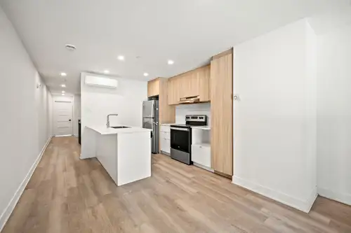 1,365+ Sqft 3b2b Townhouse for rent | NDG Triangle | Steps to Namur & ROYALMOUNT Features: - Stainle...