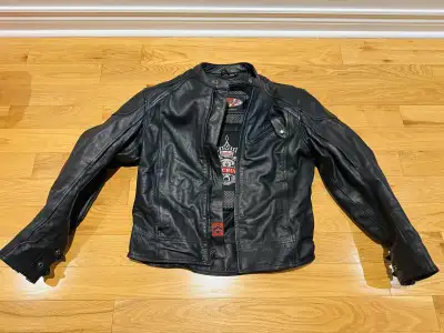 Very Lightly used, no major wear or scratches other than super light scratch in last pic. Prices to...