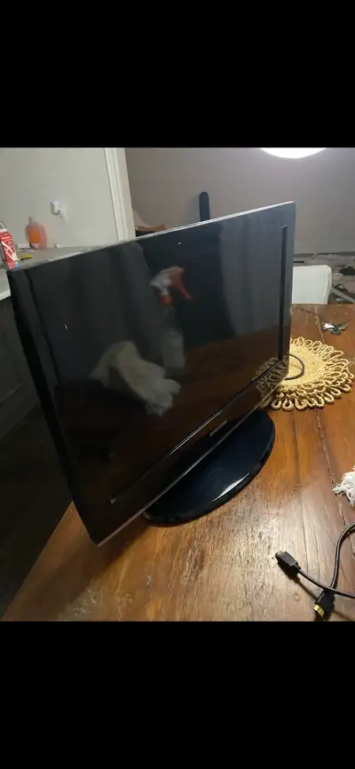 I'm selling a used Samsung TV, perfect for a bedroom or small living room, offering clear visuals. T...