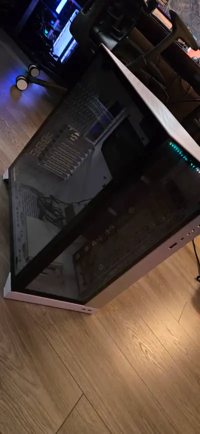 Lian Li 011 XL Rog White w/ D5 pump EKWB, View more