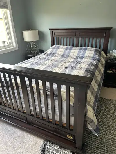 Capretti Bed/crib and Dresser