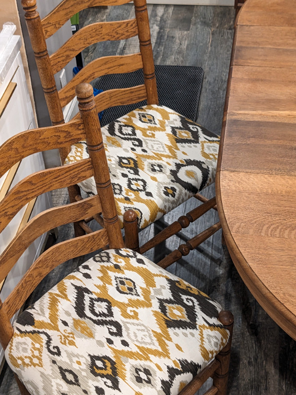 Dining room table + 4 chairs - beautiful warm wood, refinished in Dining Tables & Sets in Hamilton - Image 3