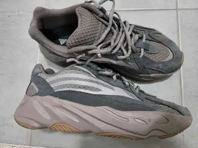 Adidas Yeezy Boost 700 V2, View more