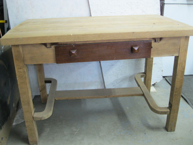 FOR SALE  VINTAGE BUTCHER BLOCK TABLE  O.B.O dans Autres tables  à Saskatoon