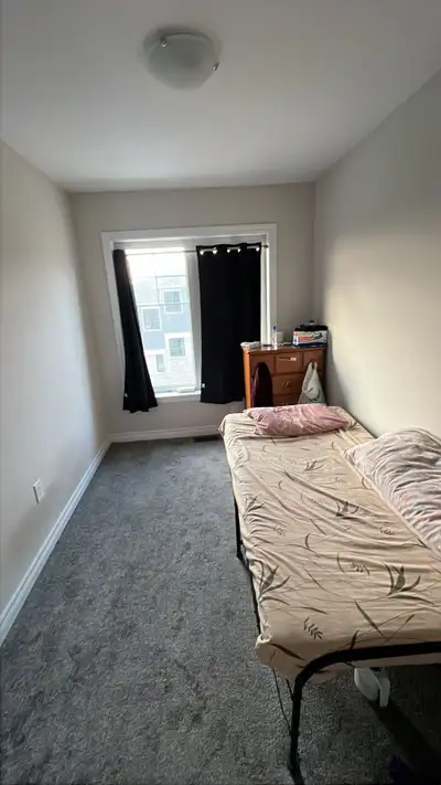Private roomfor rent for short term in cambridge near pinebush station