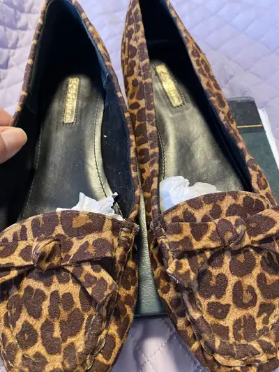 BCBG ladies suede leather shoes size 8 / Brand new, View more