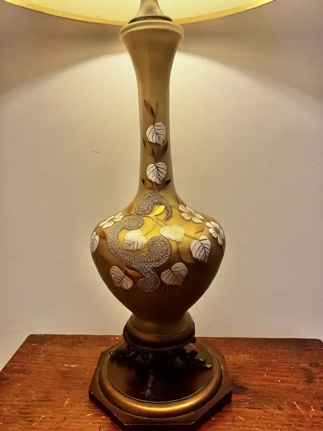 vintage glass lamp in Indoor Lighting & Fans in Windsor Region - Image 4