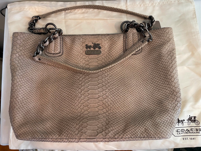 Authentic Coach Tan Leather Purse in Women's - Bags & Wallets in City of Halifax - Image 2