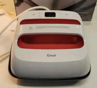Cricut EasyPress 2 9"X9" - Ideal for basic T-Shirts, Pillows, View more