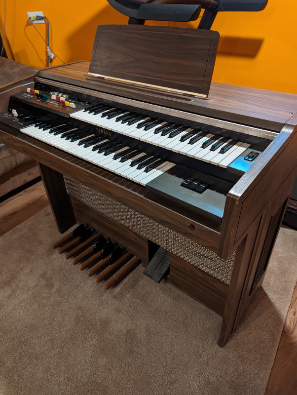 Electric Organ (Yamaha Electone B-5CR) - $100 in Pianos & Keyboards in Ottawa
